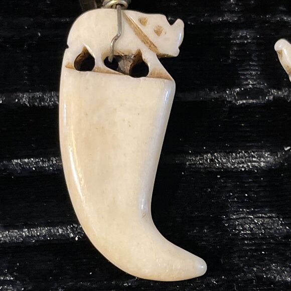 Vintage Carnelian Agate & Carved Bovine Bone Rhinoceros Clip On Earrings - Picture 3 of 7